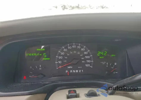 2000 Lincoln Town Car Cartier z USA, uszkodzony, nr VIN 1LNHM83WXYY823968